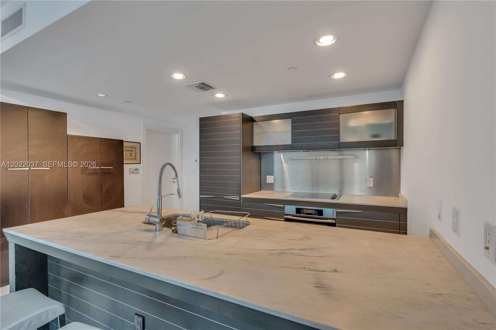 Epic Residences at 200 Biscayne Blvd Way, Miami, FL 33131 - For Rent photo 7