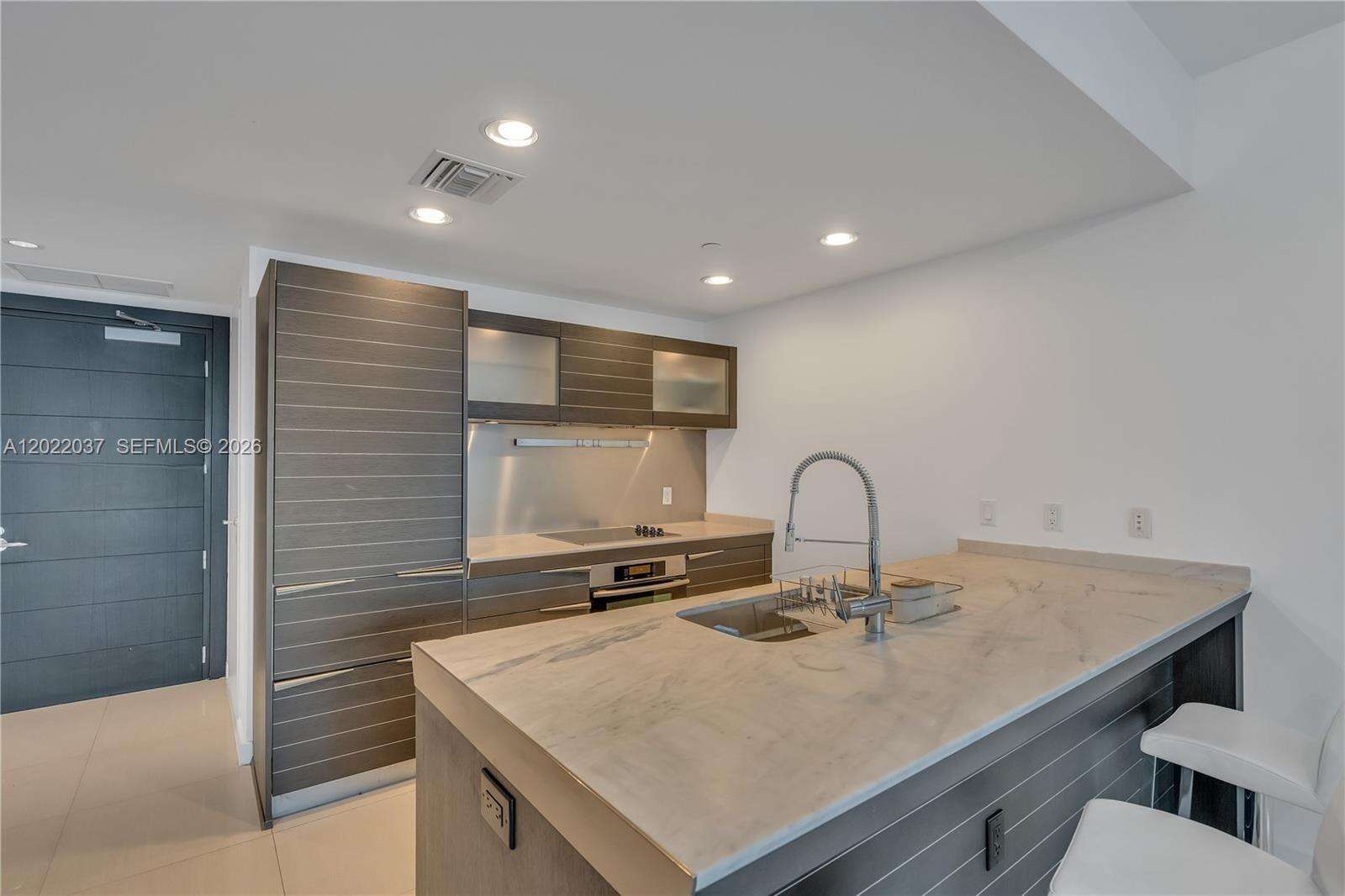 Epic Residences at 200 Biscayne Blvd Way, Miami, FL 33131 - For Rent photo 8