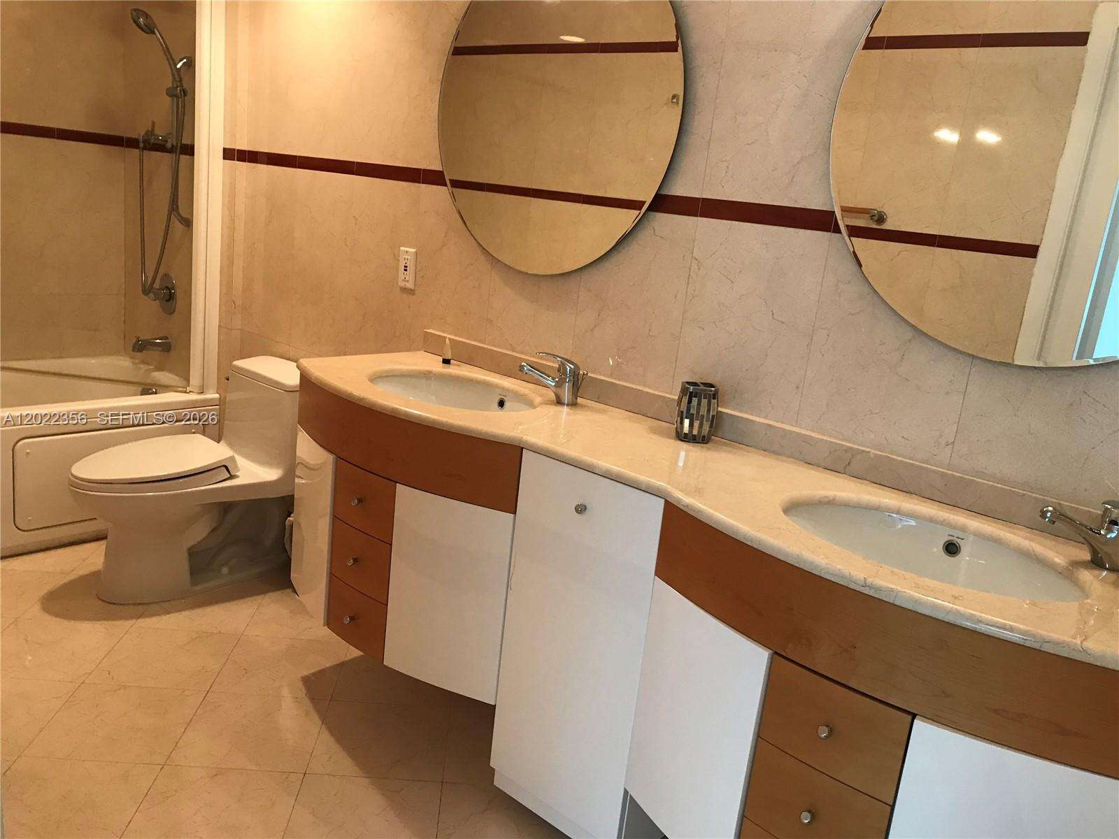 Cosmopolitan at 110 Washington Ave, Miami Beach, FL 33139 - For Rent photo 18