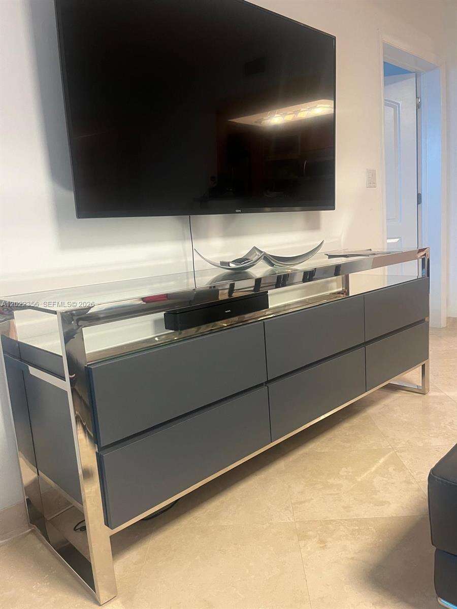 Cosmopolitan at 110 Washington Ave, Miami Beach, FL 33139 - For Rent photo 22