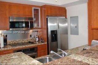 Cosmopolitan at 110 Washington Ave, Miami Beach, FL 33139 - For Rent photo 4