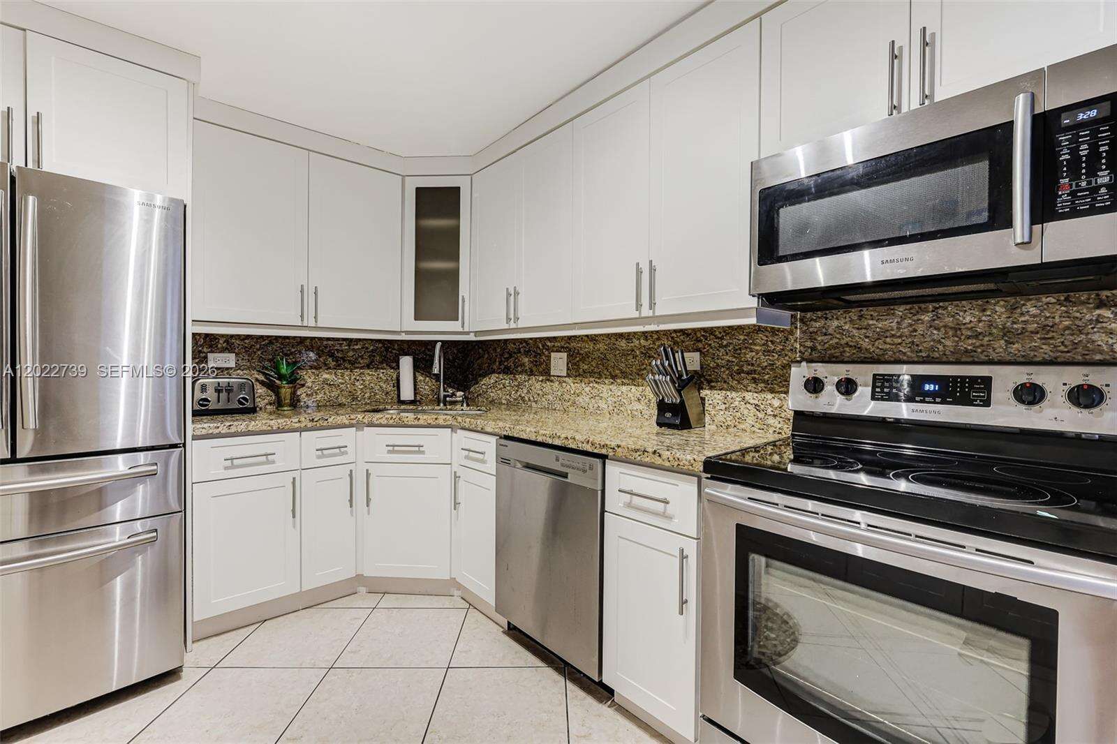 Maison Grande at 6039 Collins Ave, Miami Beach, FL 33140 - For Rent photo 12