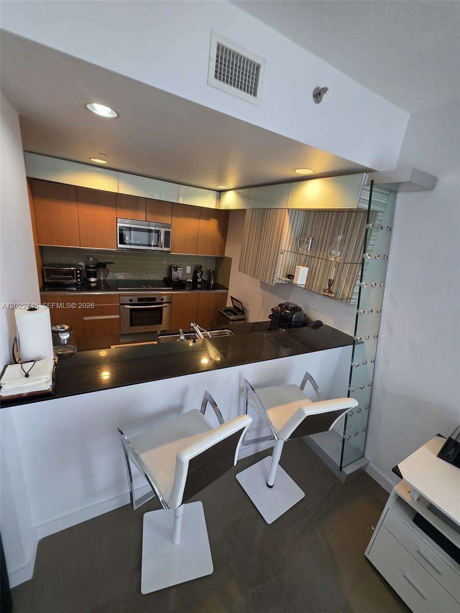 1060 Brickell at 1060 Brickell Ave, Miami, FL 33131 - For Rent photo 9