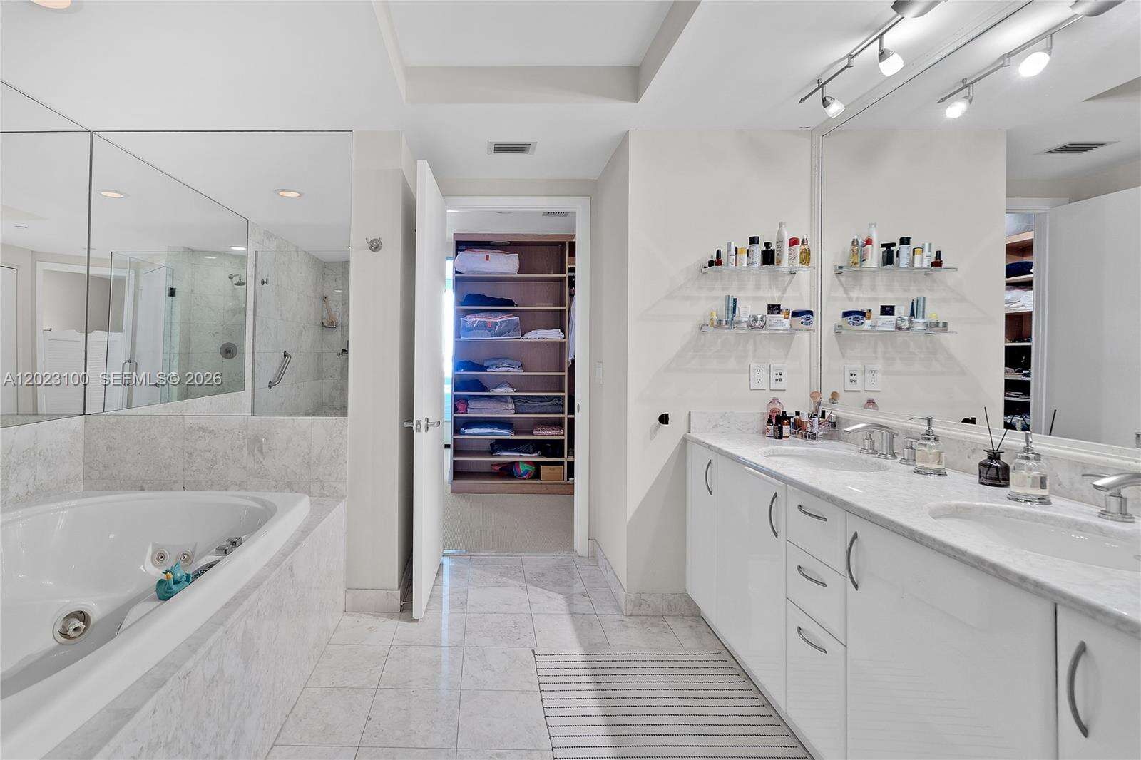 Jade At Brickell Bay at 1331 Brickell Bay Dr, Miami, FL 33131 - For Rent photo 7