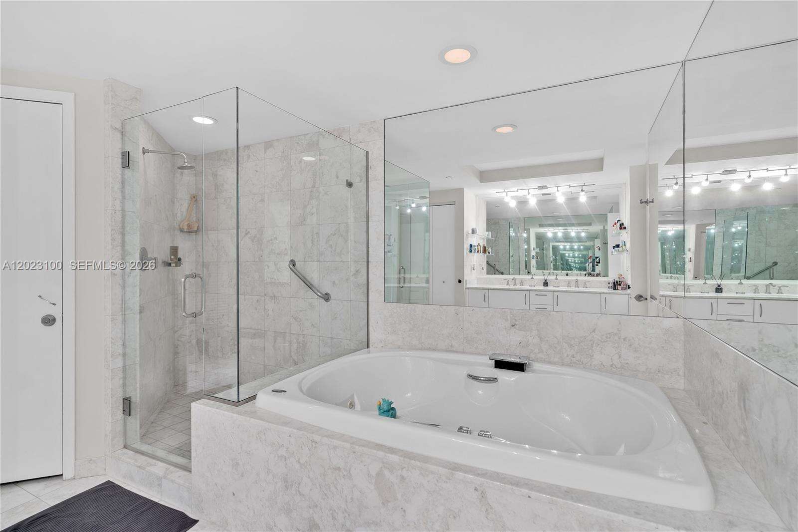 Jade At Brickell Bay at 1331 Brickell Bay Dr, Miami, FL 33131 - For Rent photo 9