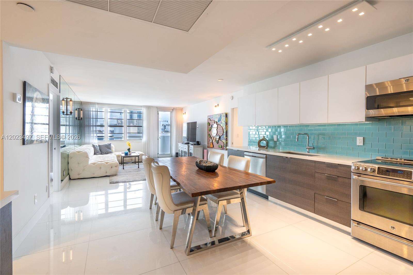 Decoplage at 100 Lincoln Rd, Miami Beach, FL 33139 - For Rent photo 4
