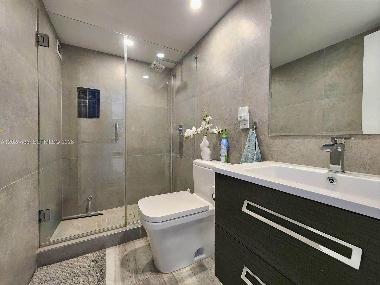 Parker Plaza at 2030 Ocean Dr, Hallandale Beach, FL 33009 - For Rent photo 12