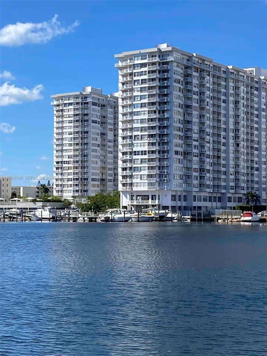 Del Prado at 18081 Biscayne Blvd, Aventura, FL 33160 - For Rent photo 2
