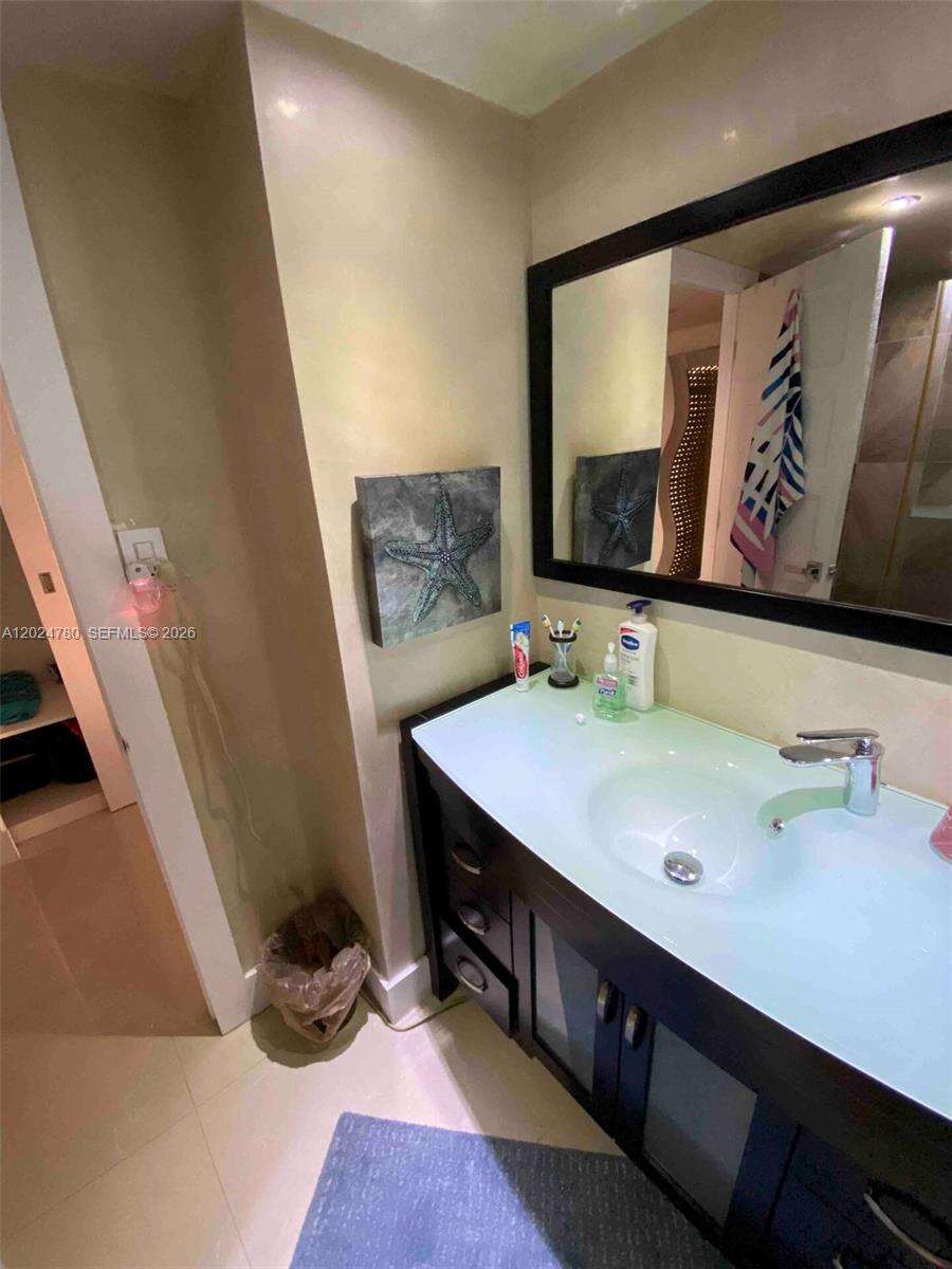Del Prado at 18081 Biscayne Blvd, Aventura, FL 33160 - For Rent photo 27