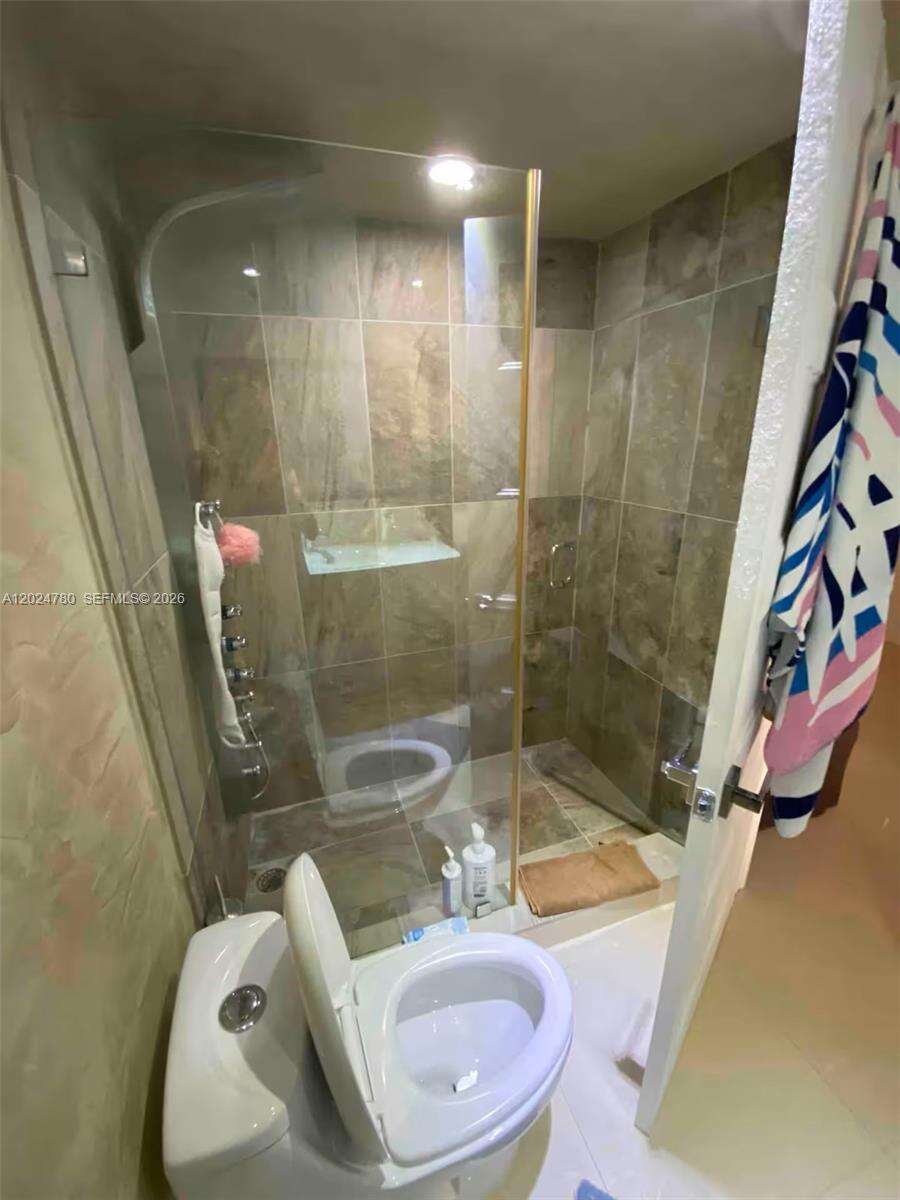 Del Prado at 18081 Biscayne Blvd, Aventura, FL 33160 - For Rent photo 29