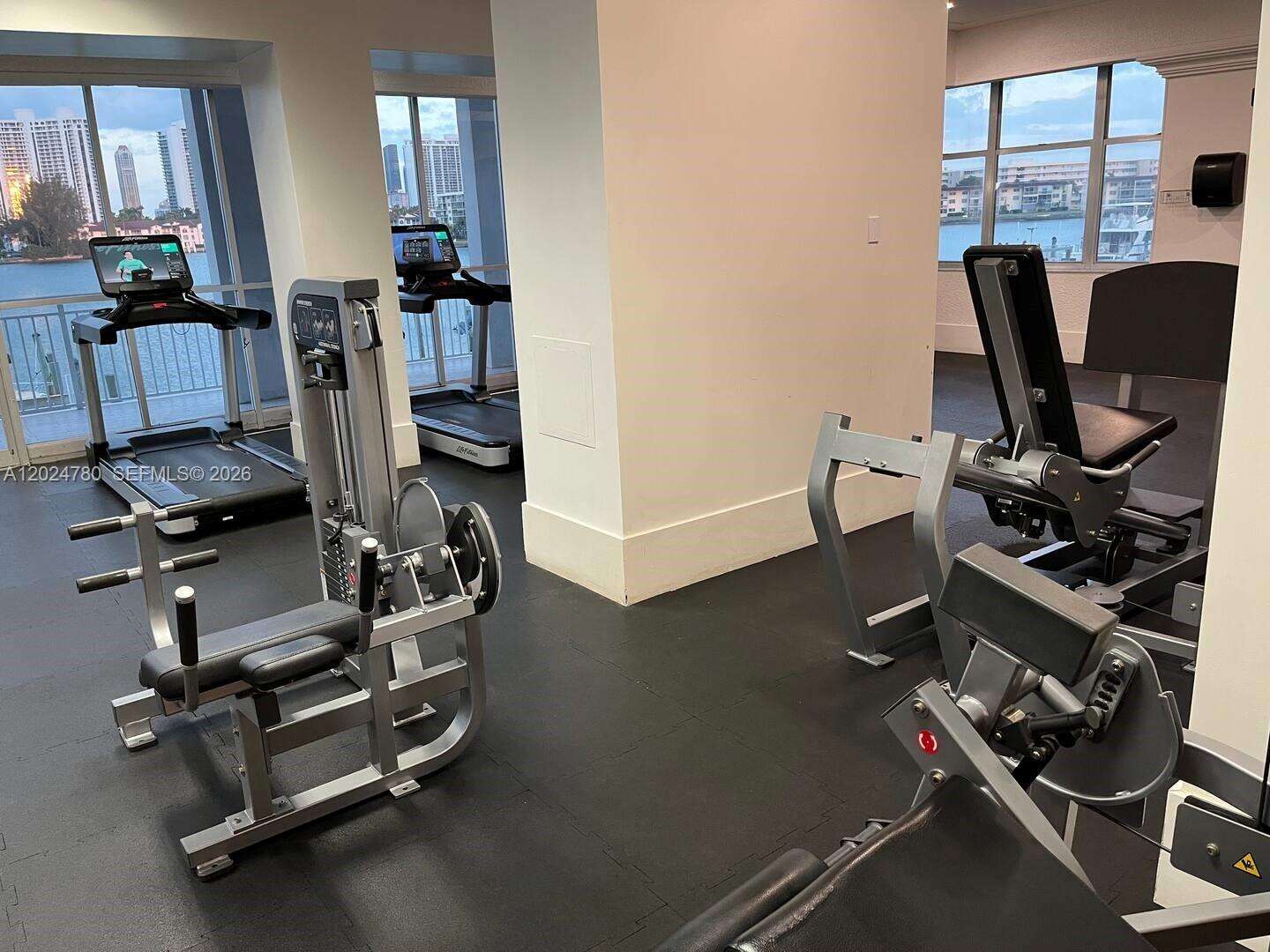 Del Prado at 18081 Biscayne Blvd, Aventura, FL 33160 - For Rent photo 38