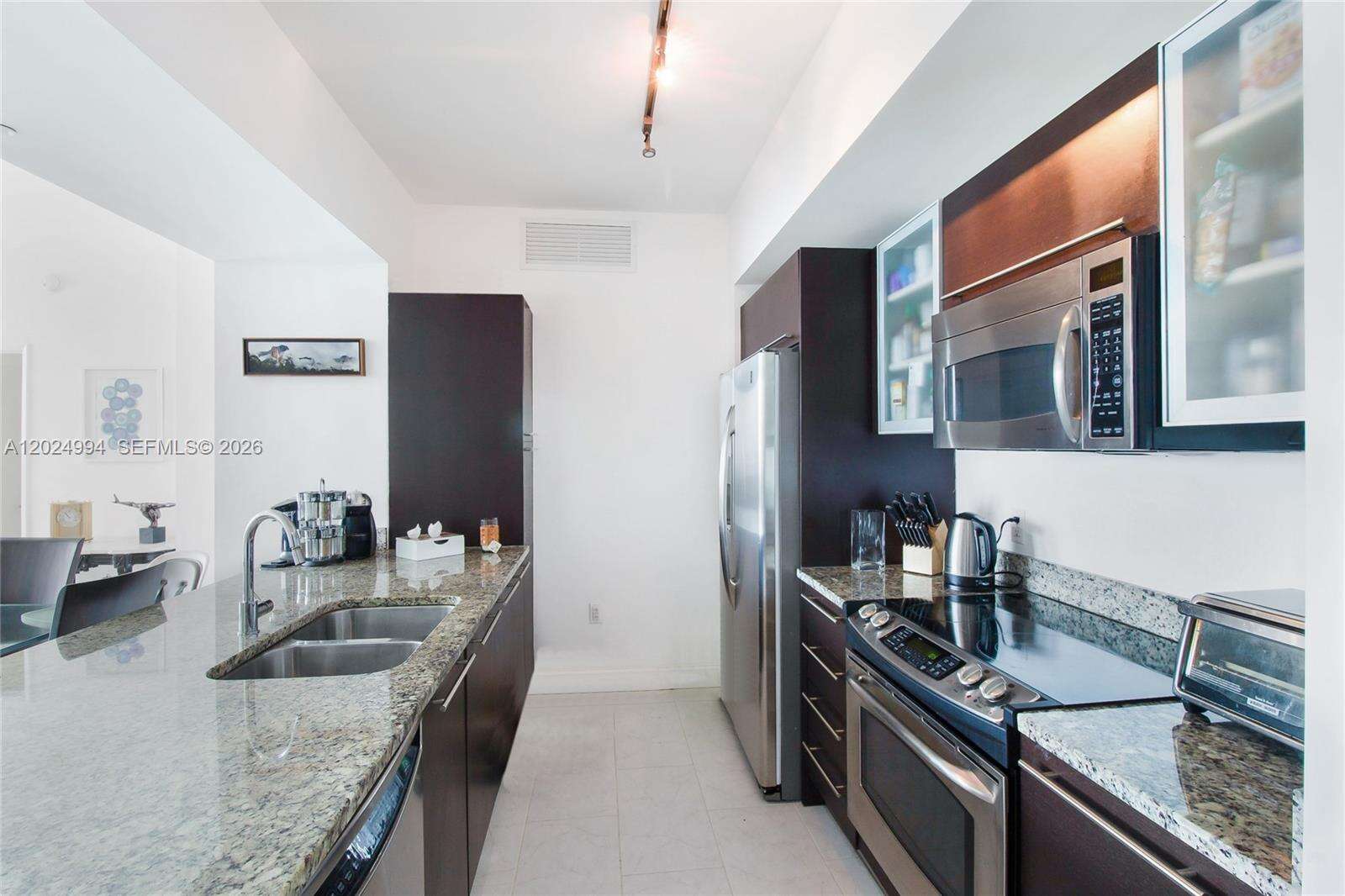 The Plaza On Brickell East at 950 Brickell Bay Dr, Miami, FL 33131 - For Rent photo 11
