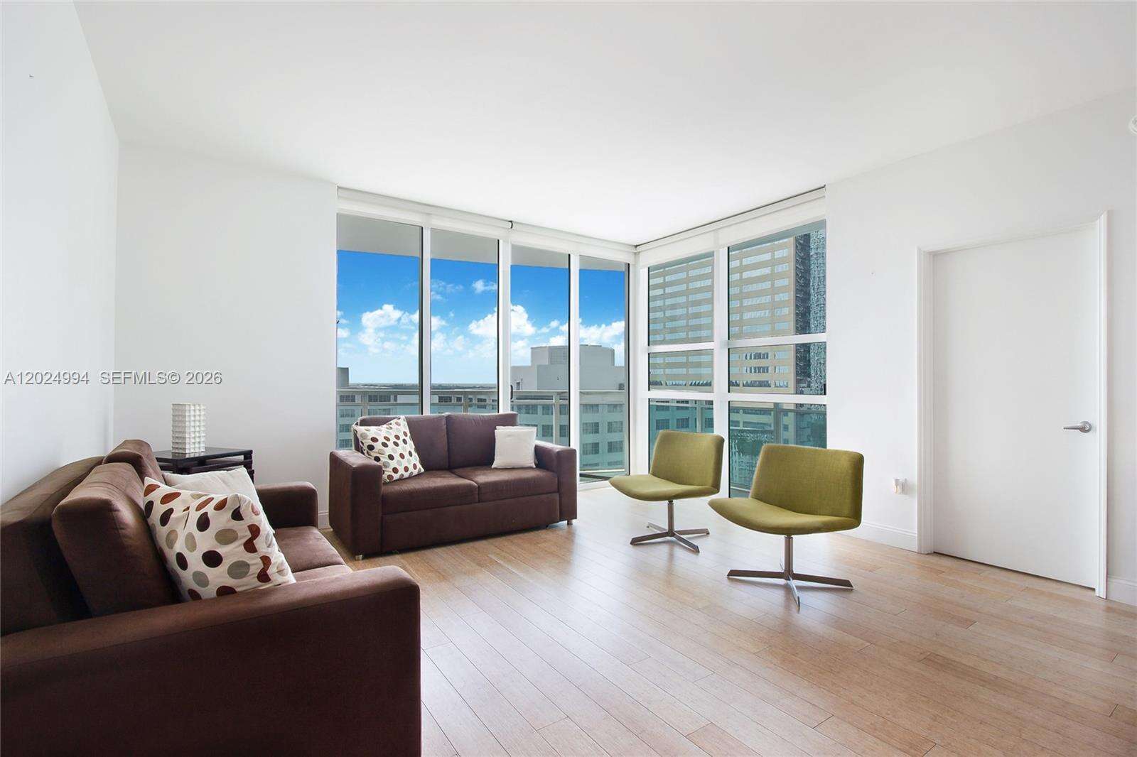 The Plaza On Brickell East at 950 Brickell Bay Dr, Miami, FL 33131 - For Rent photo 4