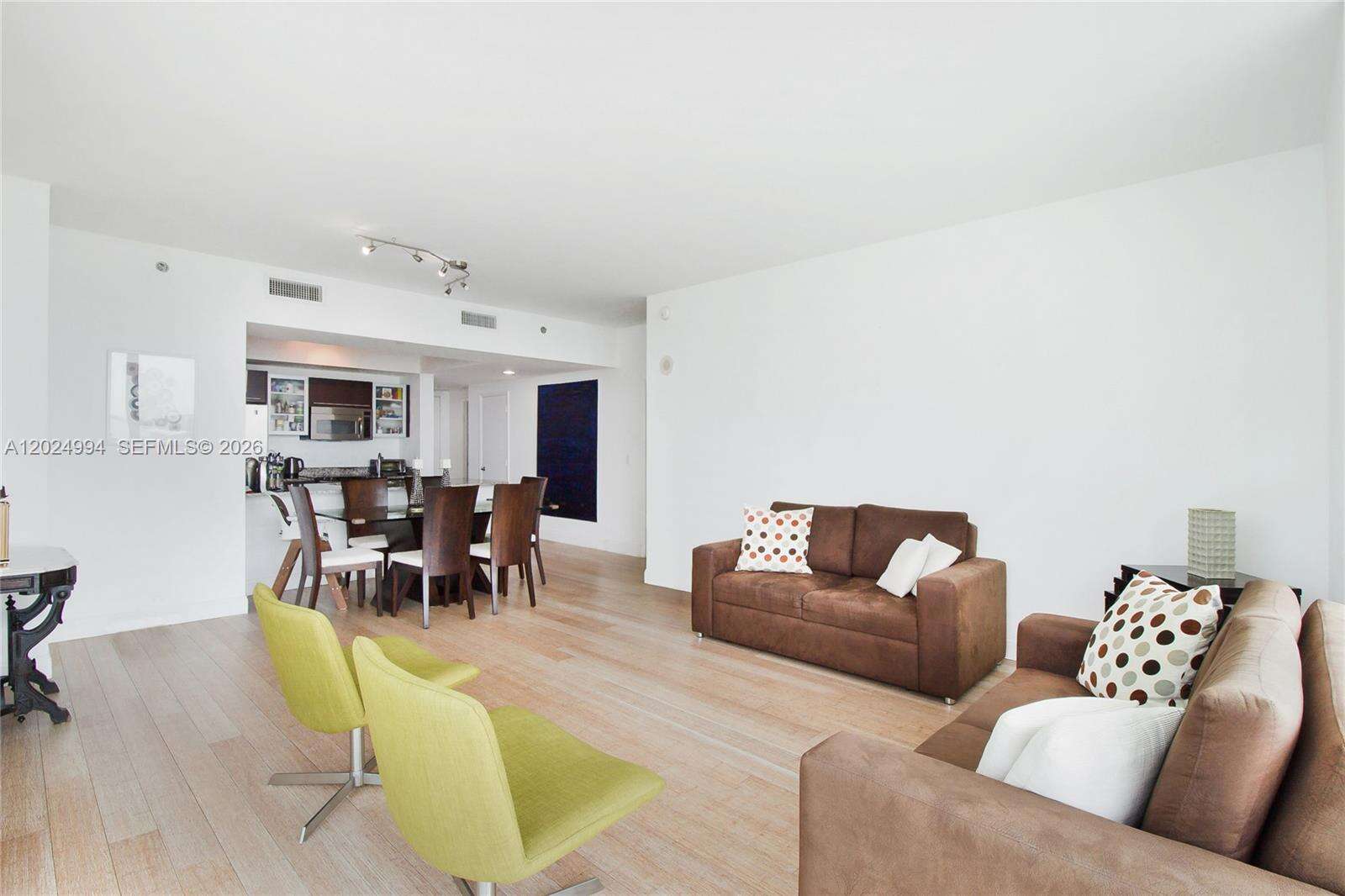 The Plaza On Brickell East at 950 Brickell Bay Dr, Miami, FL 33131 - For Rent photo 9