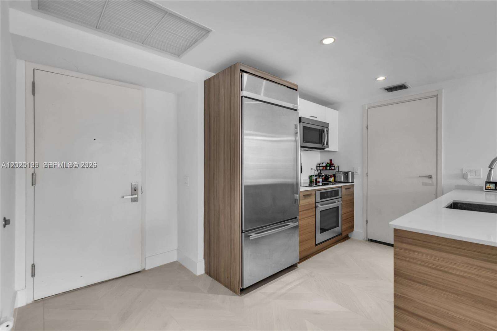 Brickell House at 1300 Brickell Bay Dr, Miami, FL 33131 - For Rent photo 2