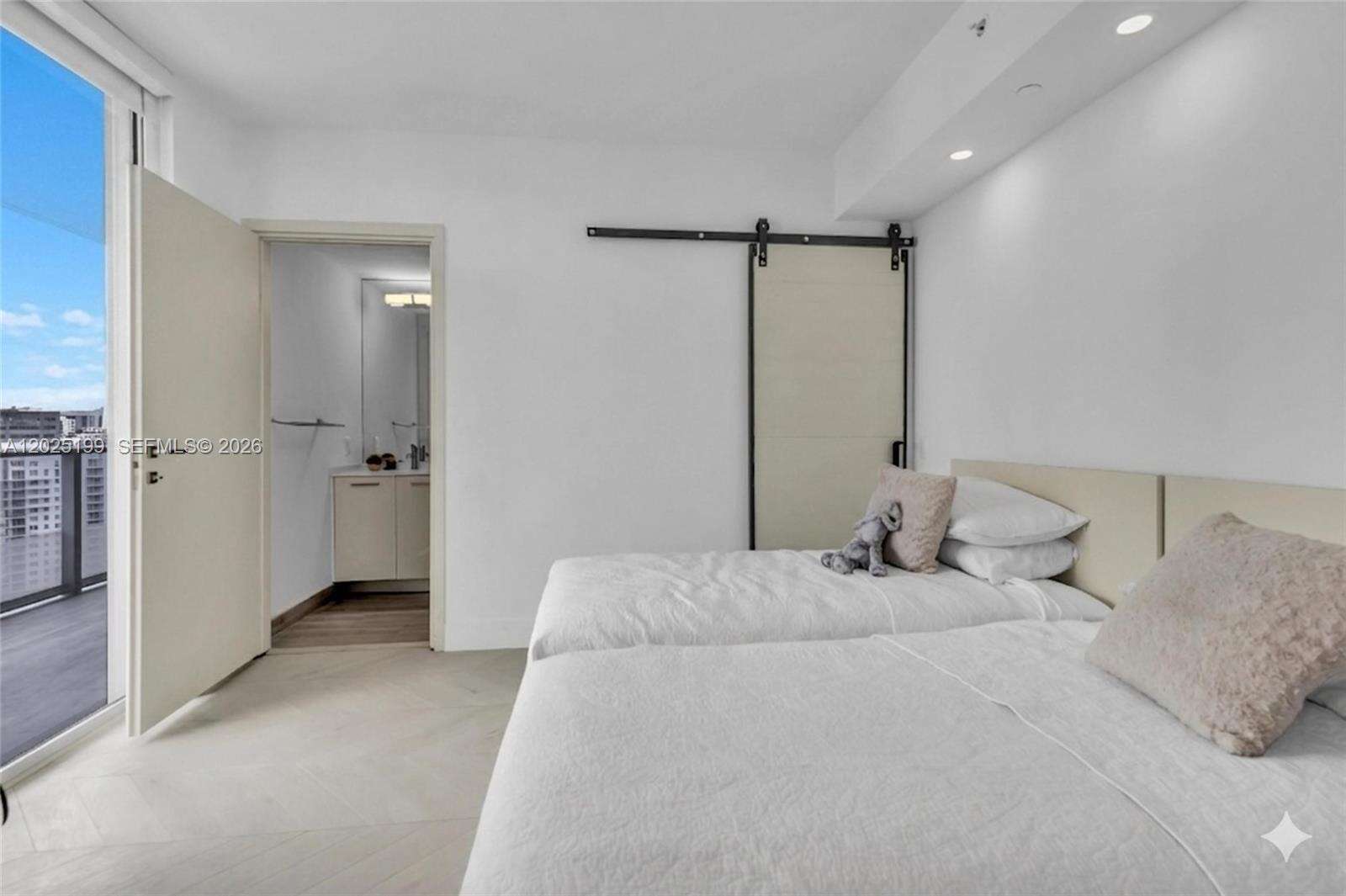 Brickell House at 1300 Brickell Bay Dr, Miami, FL 33131 - For Rent photo 14