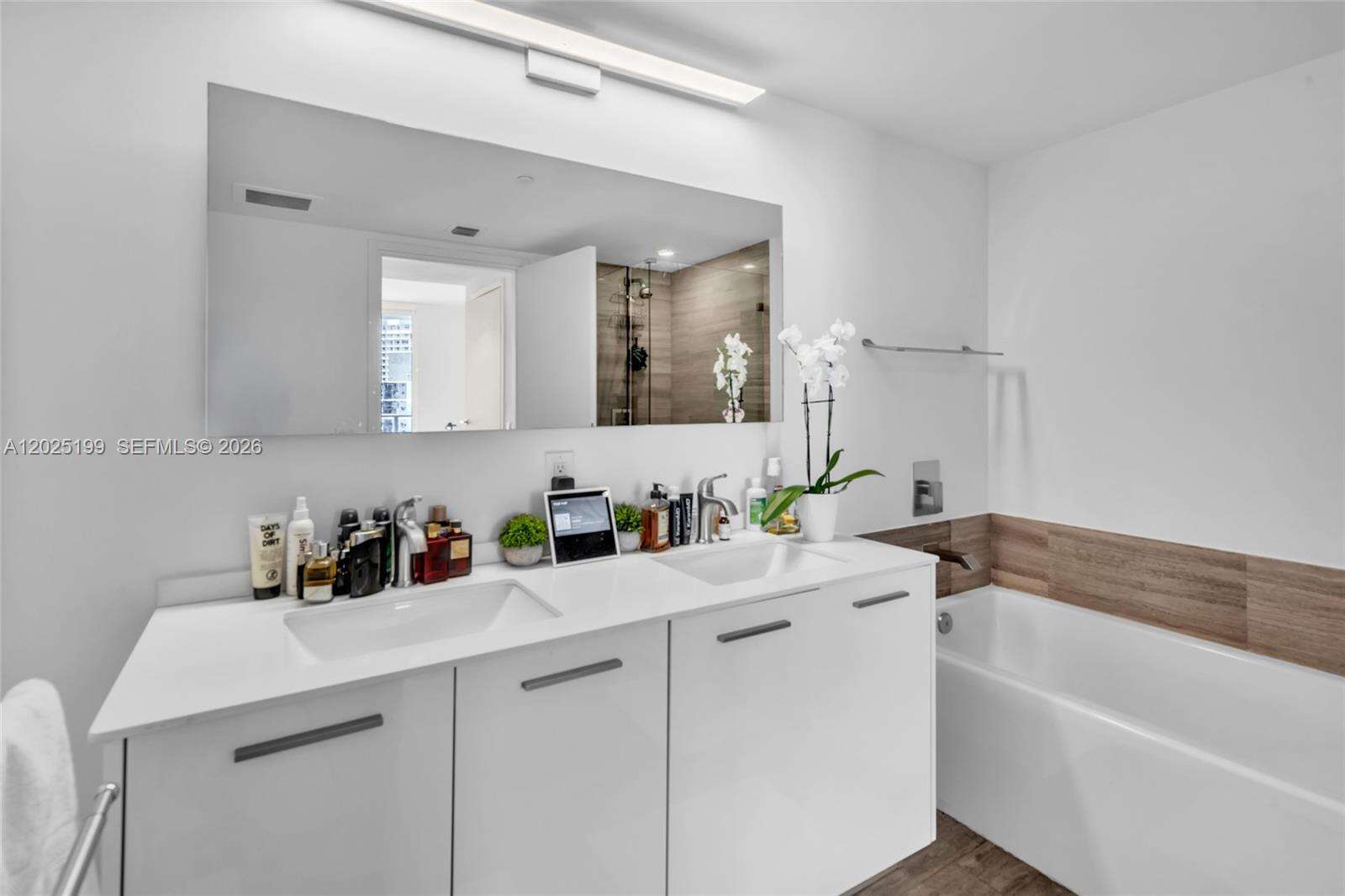 Brickell House at 1300 Brickell Bay Dr, Miami, FL 33131 - For Rent photo 21