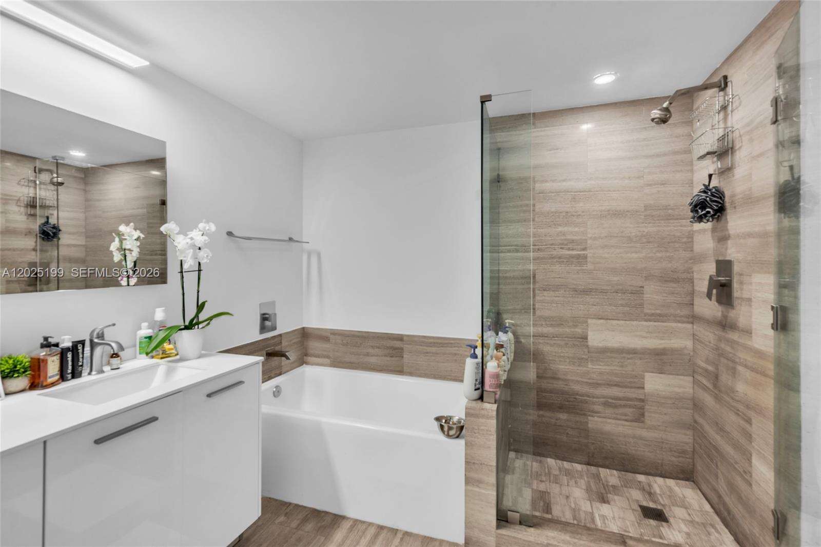 Brickell House at 1300 Brickell Bay Dr, Miami, FL 33131 - For Rent photo 22