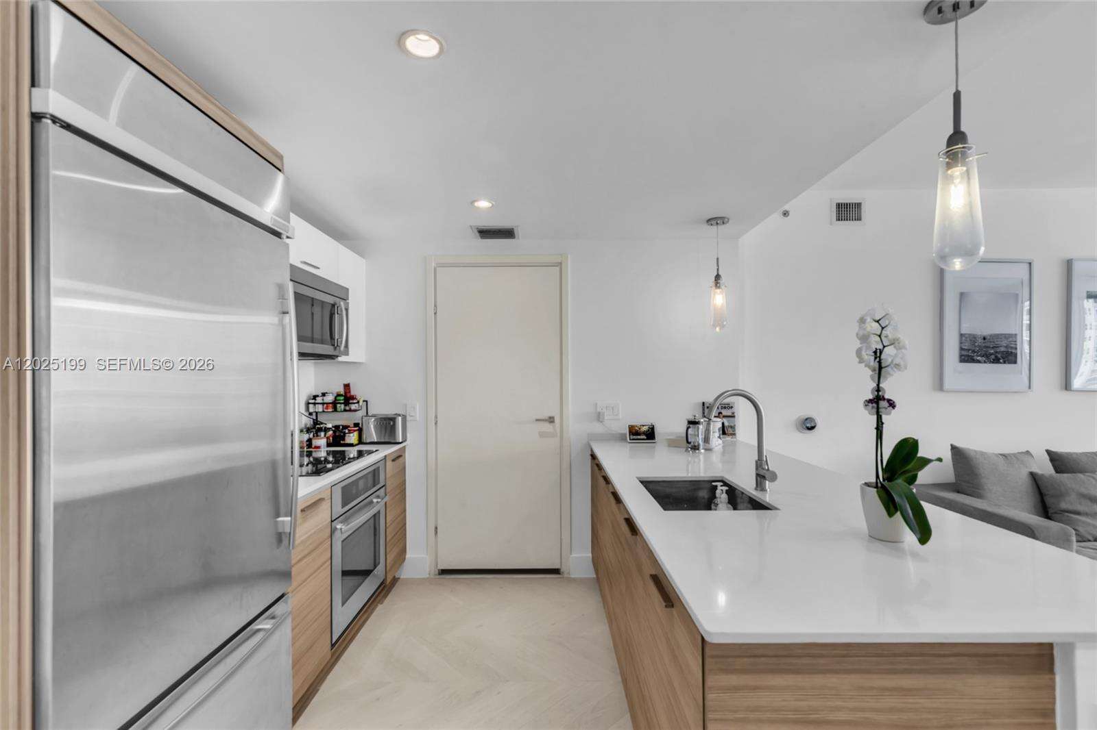 Brickell House at 1300 Brickell Bay Dr, Miami, FL 33131 - For Rent photo 4