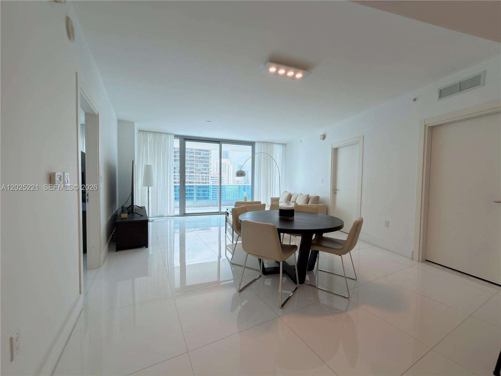 Epic Residences at 200 Biscayne Blvd Way, Miami, FL 33131 - For Rent photo 2