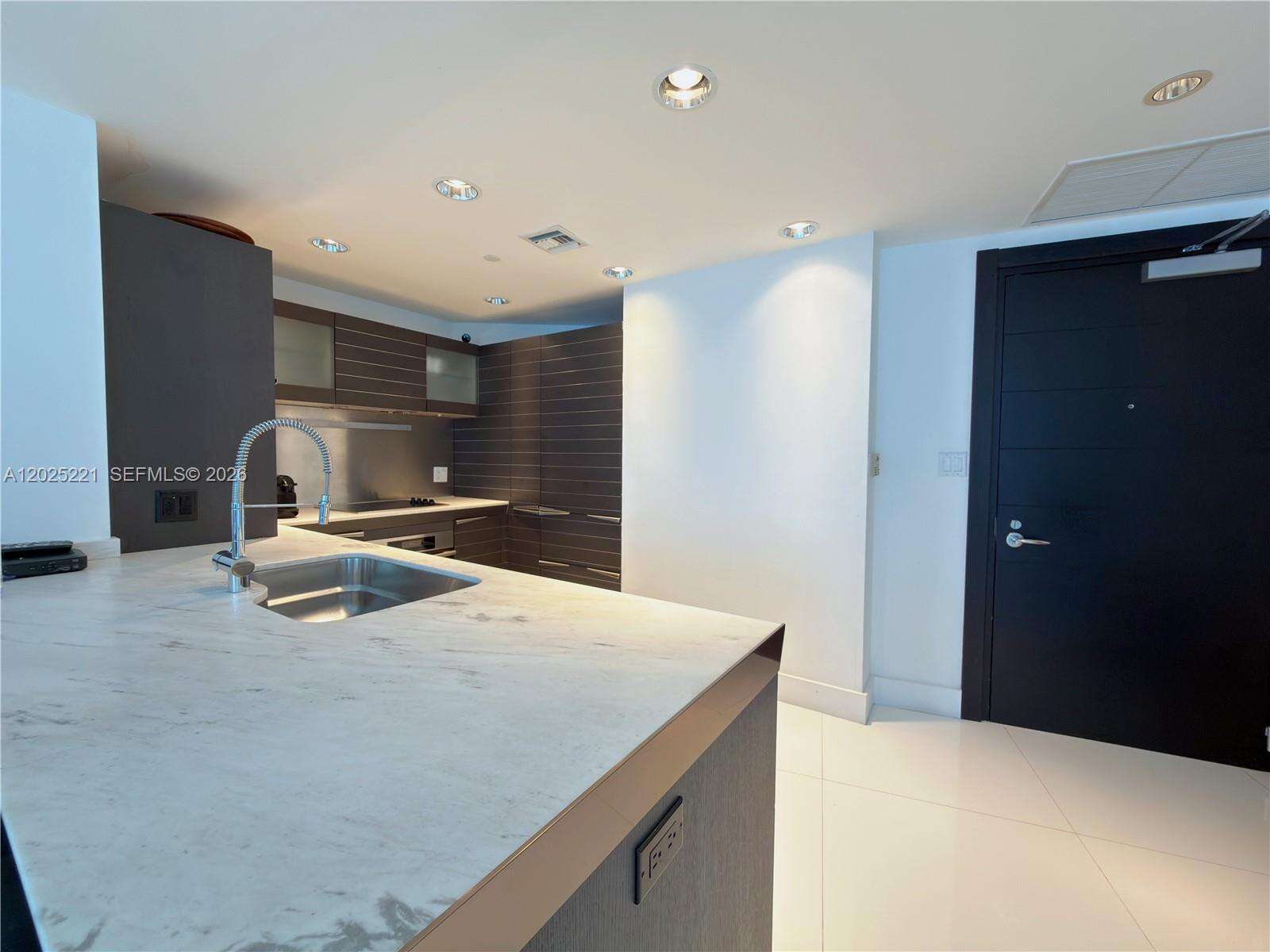 Epic Residences at 200 Biscayne Blvd Way, Miami, FL 33131 - For Rent photo 5