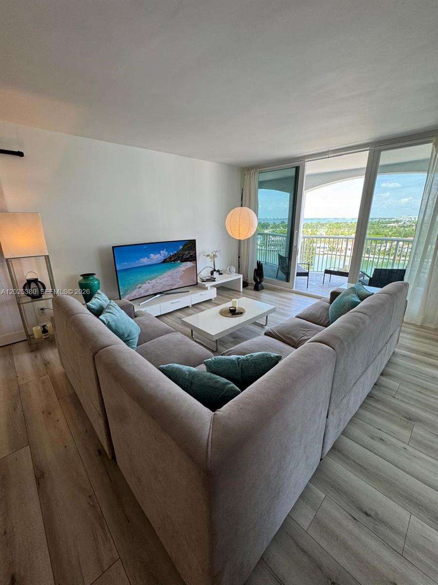 The Carriage House at 5401 Collins Ave, Miami Beach, FL 33140 - For Rent photo 15