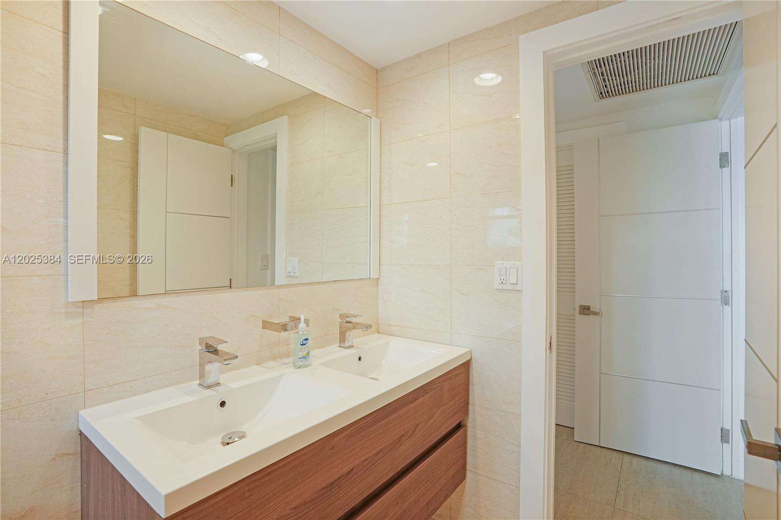 Sian Ocean Residences at 4001 Ocean Dr, Hollywood, FL 33019 - For Rent photo 15