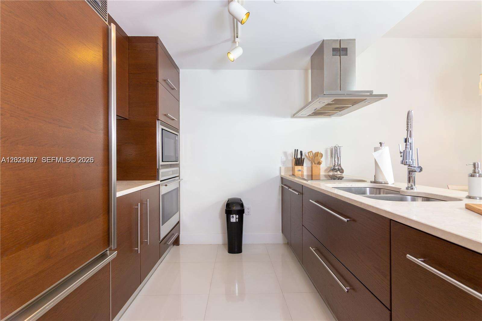 Icon Brickell 3 at 485 Brickell Ave, Miami, FL 33131 - For Rent photo 6