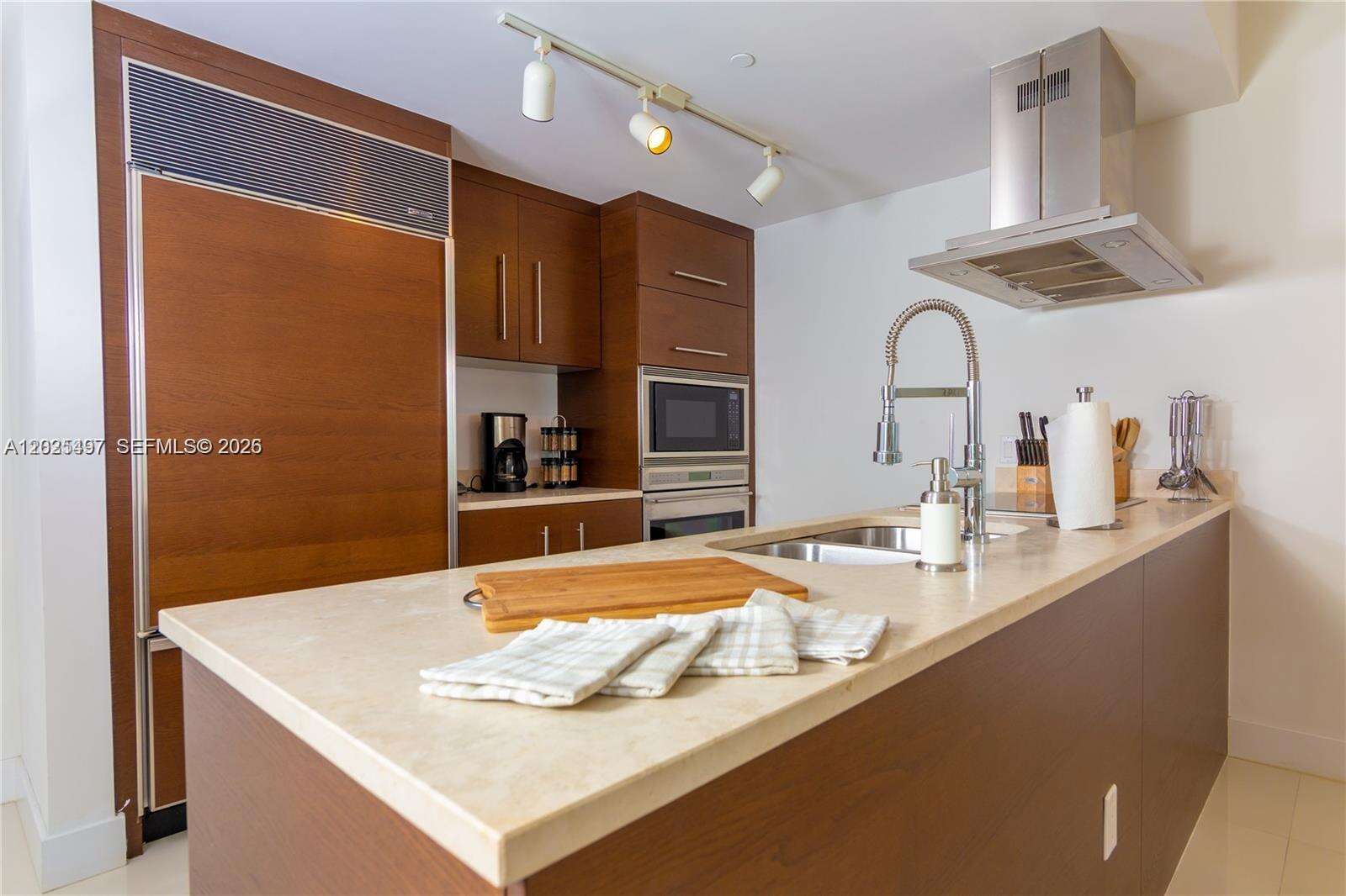 Icon Brickell 3 at 485 Brickell Ave, Miami, FL 33131 - For Rent photo 10