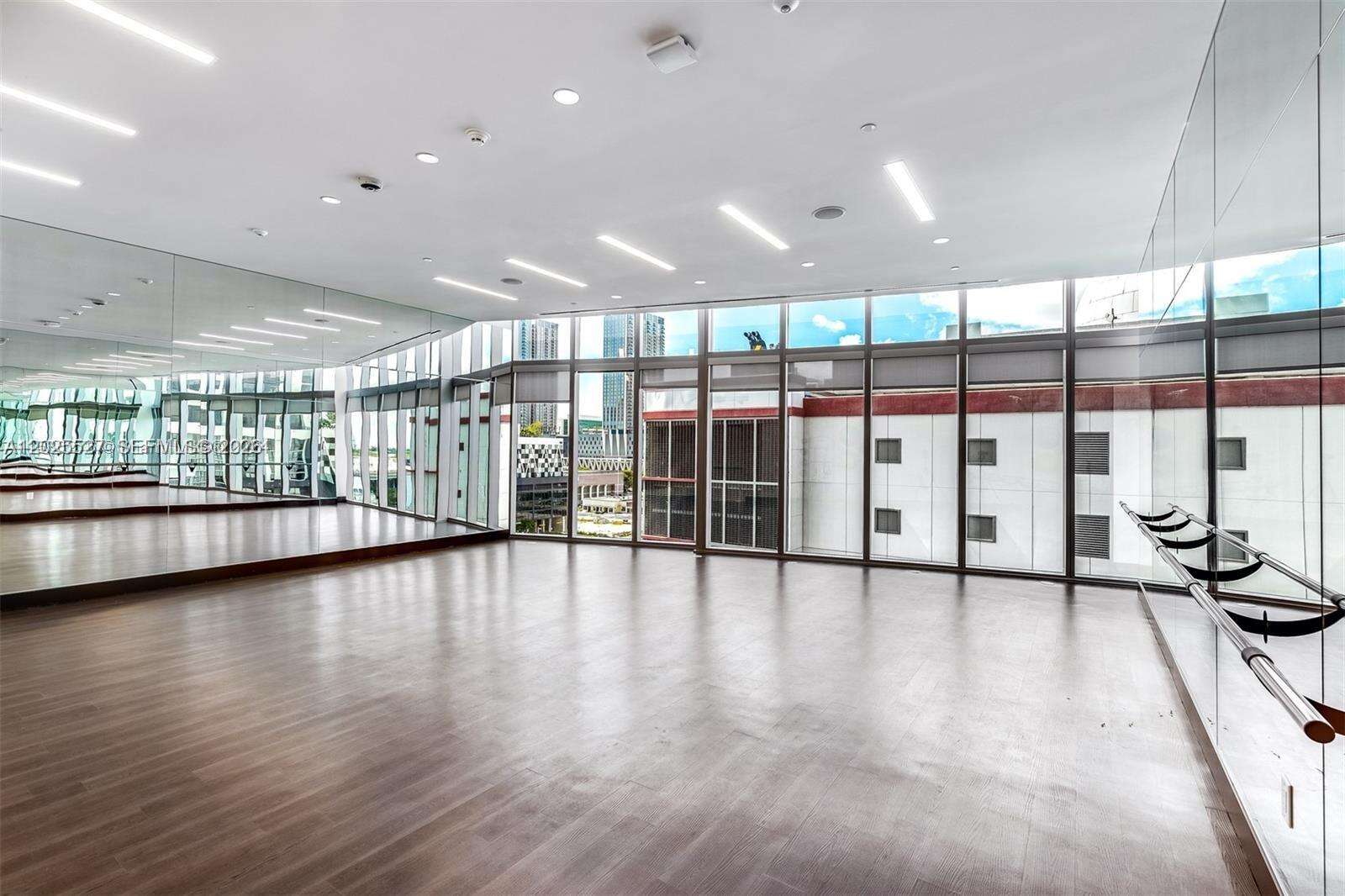 Paramount Miami Worldcenter at 851 1 Ave, Miami, FL 33132 - For Rent photo 41