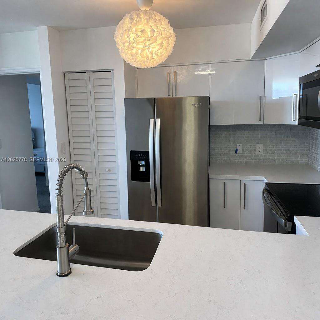Yacht Club At Portofino at 90 Alton Rd, Miami Beach, FL 33139 - For Rent photo 6