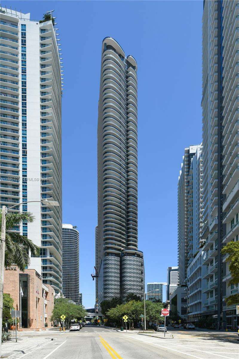 Brickell Flatiron at 1000 Brickell, Miami, FL 33131 - For Rent photo 4
