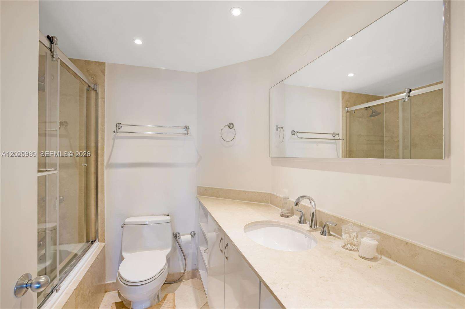 Courvoisier Courts at 701 Brickell Key Blvd, Miami, FL 33131 - For Rent photo 15