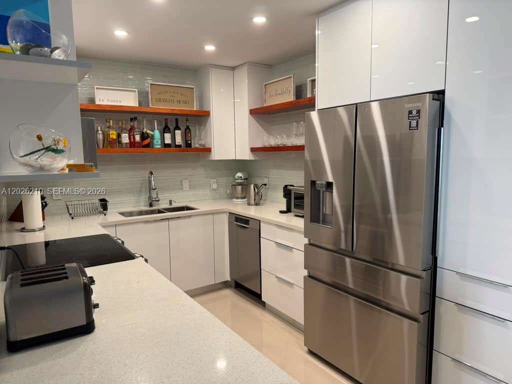 The Olympus at 2500 Parkview Dr, Hallandale Beach, FL 33009 - For Rent photo 13