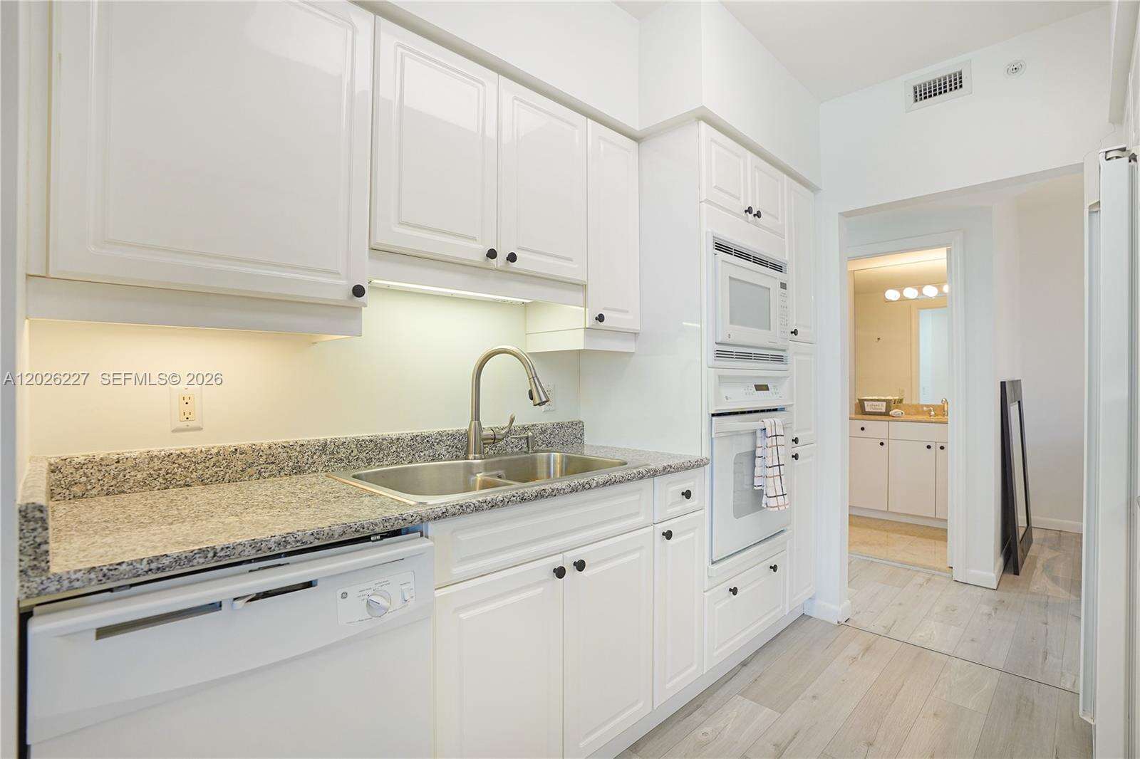 Blue Diamond at 4779 Collins Ave, Miami Beach, FL 33140 - For Rent photo 20