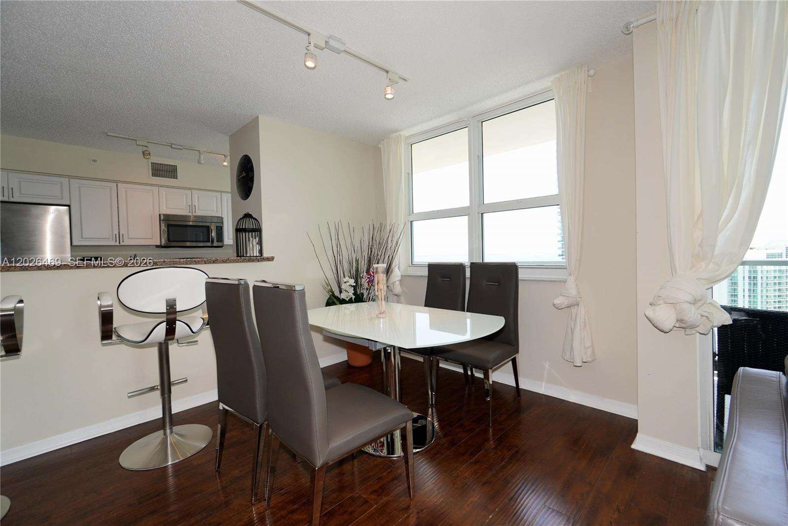 The Mark On Brickell at 1155 Brickell Bay Dr, Miami, FL 33131 - For Rent photo 8