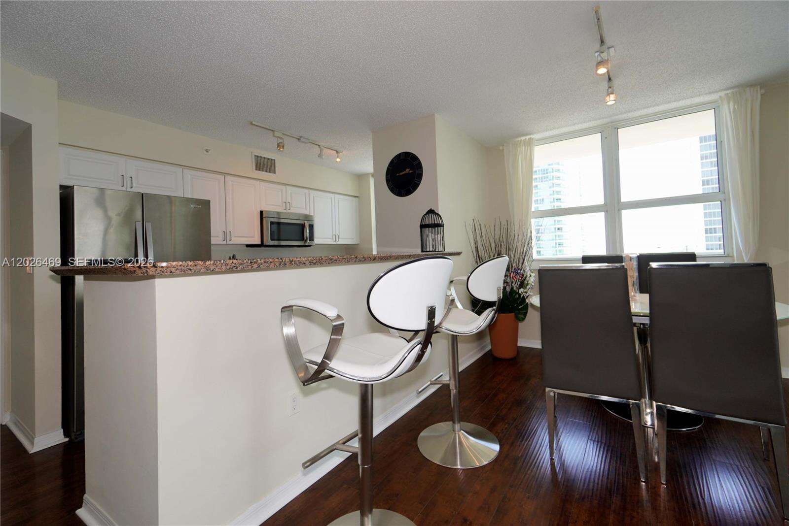 The Mark On Brickell at 1155 Brickell Bay Dr, Miami, FL 33131 - For Rent photo 9