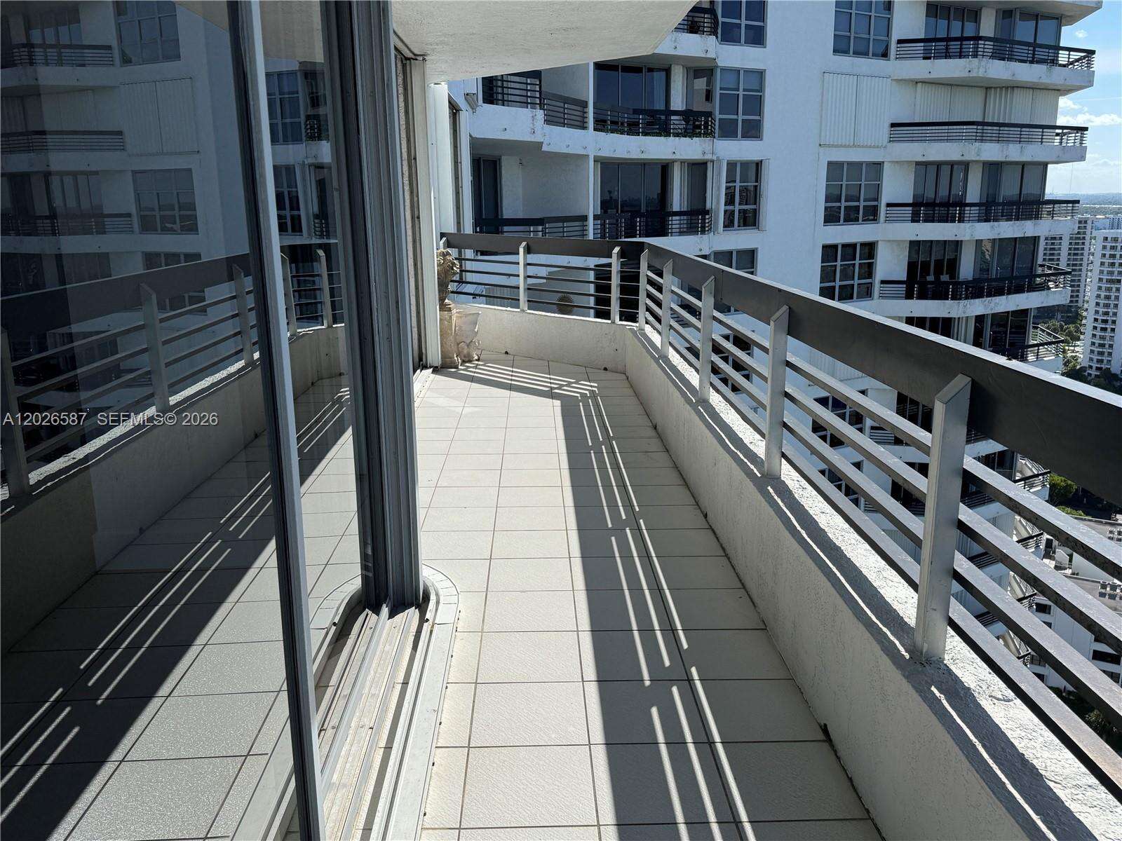 Mystic Pointe Tower 500 at 3530 Mystic Pointe Dr, Aventura, FL 33180 - For Rent photo 9