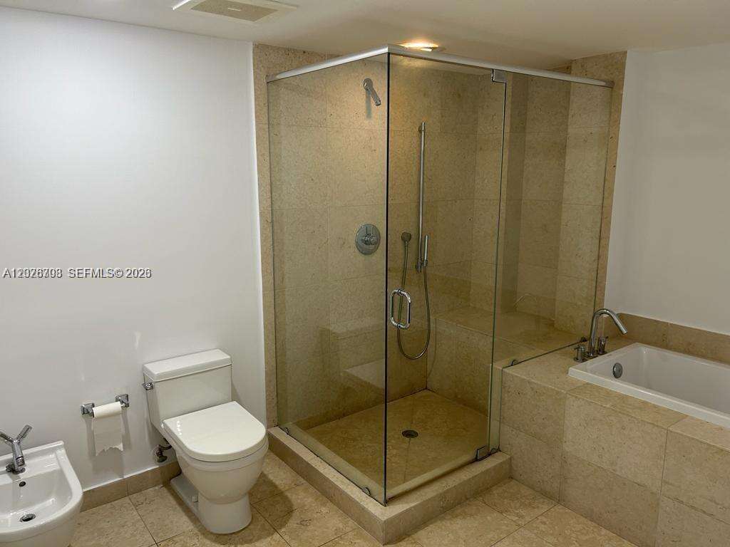 Icon Brickell 2 at 495 Brickell Ave, Miami, FL 33131 - For Rent photo 9