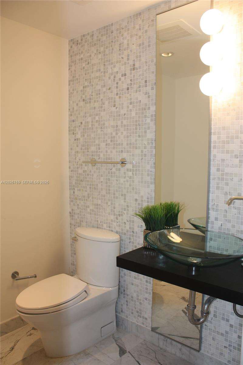 Epic Residences at 200 Biscayne Blvd Way, Miami, FL 33131 - For Rent photo 2
