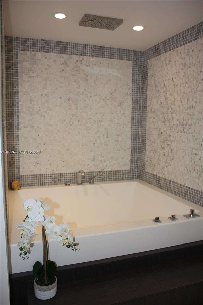 Epic Residences at 200 Biscayne Blvd Way, Miami, FL 33131 - For Rent photo 4