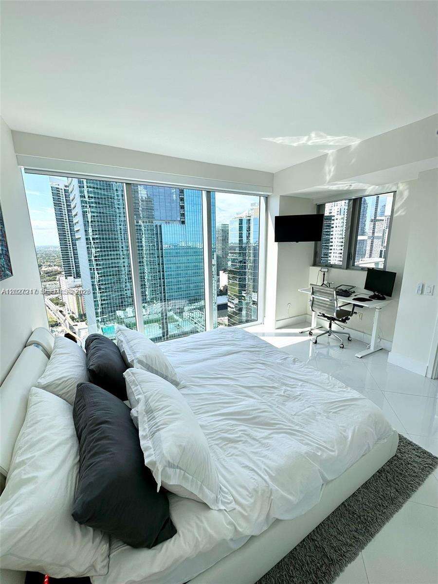 Brickell House at 1300 Brickell Bay Dr, Miami, FL 33131 - For Rent photo 12