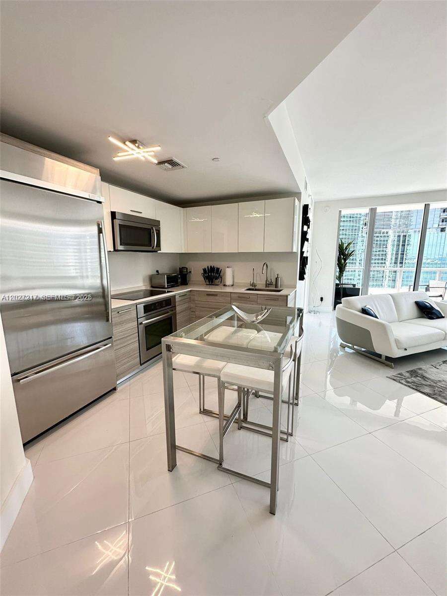Brickell House at 1300 Brickell Bay Dr, Miami, FL 33131 - For Rent photo 5
