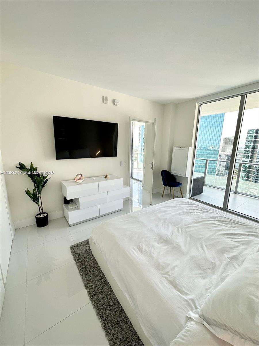 Brickell House at 1300 Brickell Bay Dr, Miami, FL 33131 - For Rent photo 9