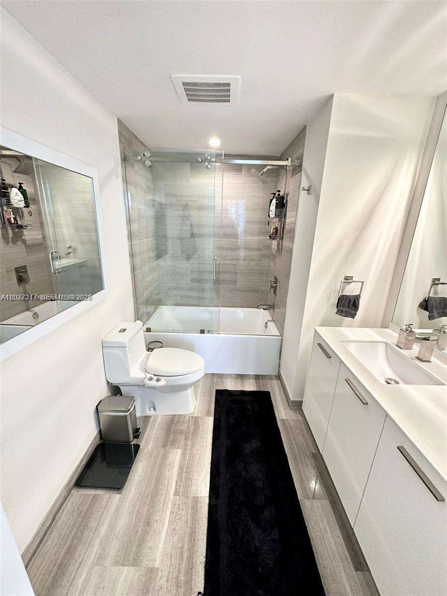 Brickell House at 1300 Brickell Bay Dr, Miami, FL 33131 - For Rent photo 10