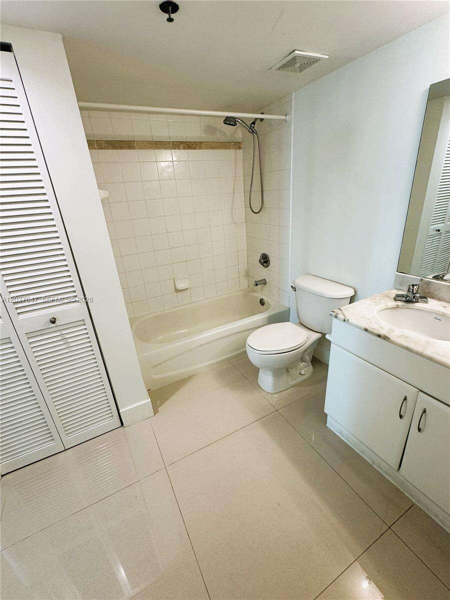 The Club At Brickell Bay at 1200 Brickell Bay Dr, Miami, FL 33131 - For Rent photo 12