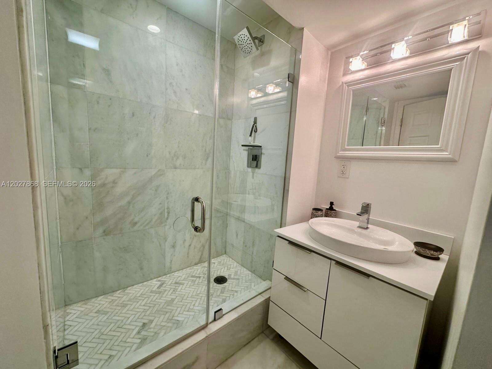 Club Atlantis at 2555 Collins Ave, Miami Beach, FL 33140 - For Rent photo 16