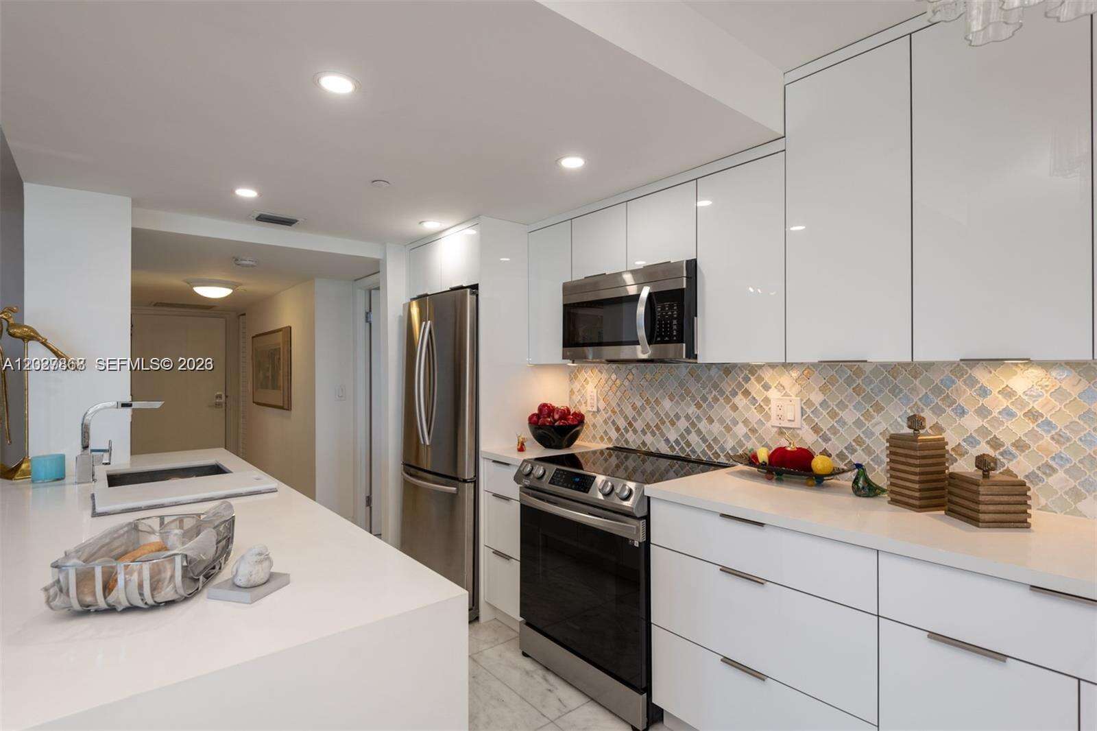 Club Atlantis at 2555 Collins Ave, Miami Beach, FL 33140 - For Rent photo 8