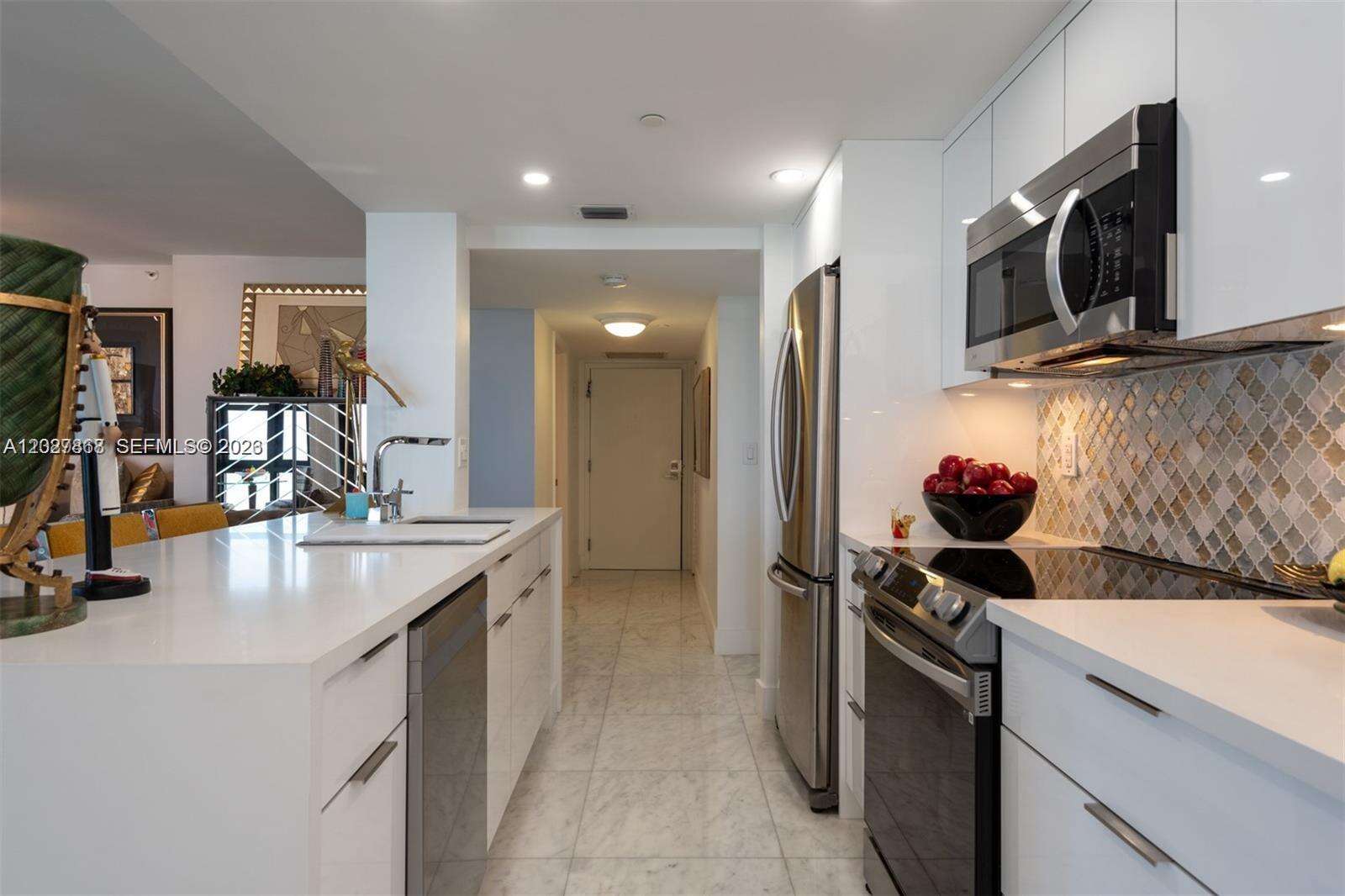 Club Atlantis at 2555 Collins Ave, Miami Beach, FL 33140 - For Rent photo 9
