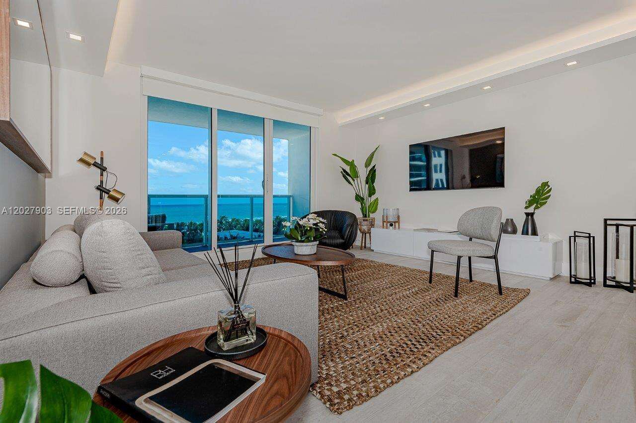 Roney Palace at 2301 Collins Ave, Miami Beach, FL 33139 - For Rent photo 2